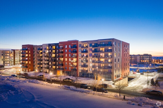 Building Photo - Le DIX65