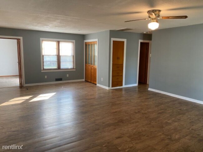 Foto del edificio - 3 br, 1.5 bath House - 3114 S Mclean Blvd