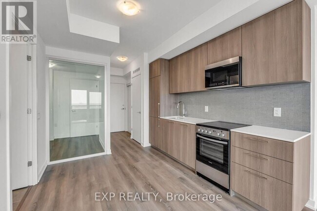 Photo du bâtiment - 7437 Kingston Rd