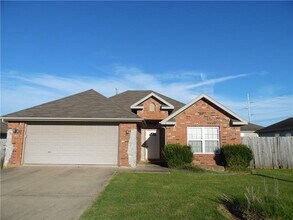 Building Photo - 801 SW Sandrock Rd