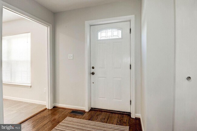 Building Photo - 2162 Golf Course Dr