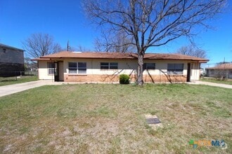 Building Photo - 203 W Bobwhite Ln