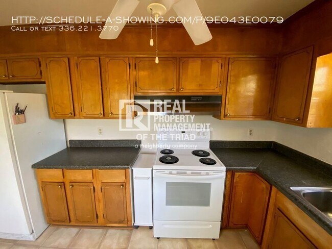 Foto del edificio - Roomy 3 Bed / 1.5 Bath Home w/Fenced Backyard