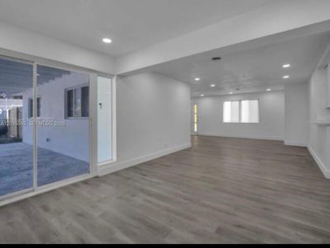 Foto del edificio - 3811 NW 6th Pl