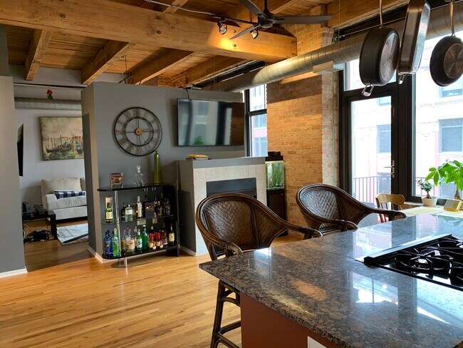 Building Photo - 625 W Jackson Blvd