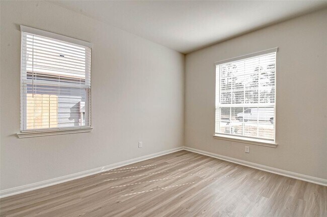 Foto del edificio - 28065 Irving Dr