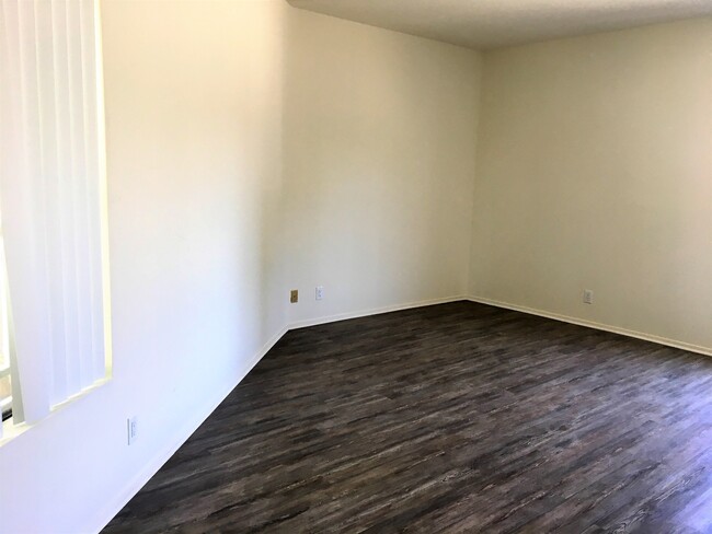 Foto del edificio - 1441 N Edison Blvd