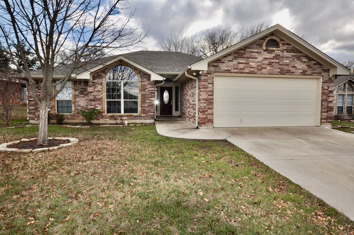 505 Sweetwater Dr, Weatherford, TX 76085 House Rental in Weatherford