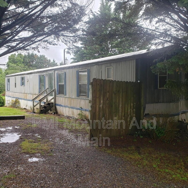 Foto del edificio - 319 Iotla Valley Park Rd