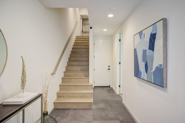 Planta baja - Área de entrada principal / Vestíbulo - 4518 Ayla Ln