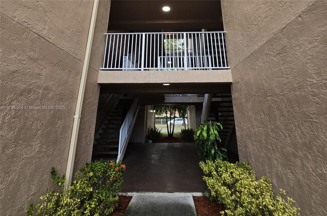 Building Photo - 10421 SW 157th Pl