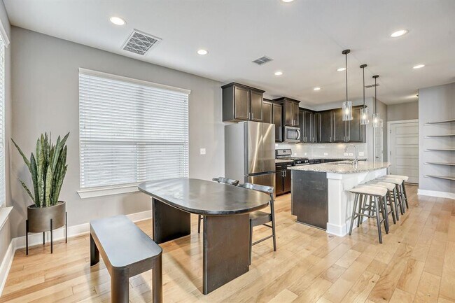 Foto del edificio - 7406 Oberon St