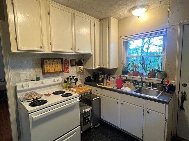 Foto del edificio - 4025 Hiddenbrook Dr