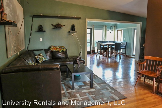 Building Photo - 3 br, 2 bath House - 1000 SW 11th Terrace