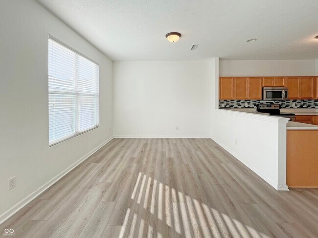 Foto del edificio - 5773 Bluff View Ln