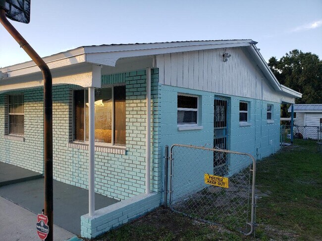 Building Photo - 10715 Dowry Ave