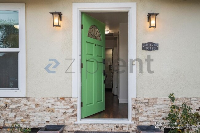 Foto del edificio - 10173 Santa Clara Ave