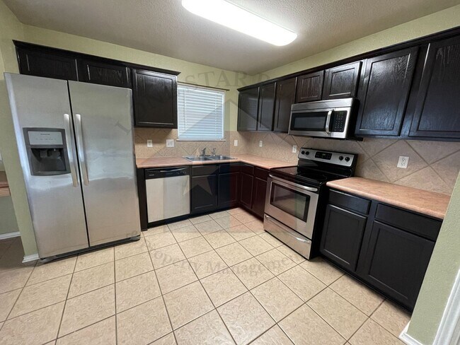 Building Photo - 360 Virtual Tour Available