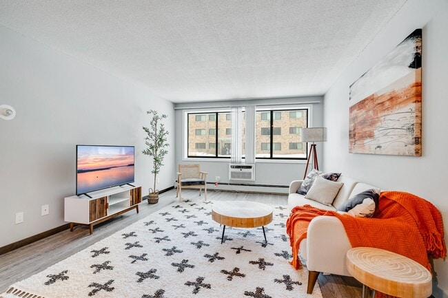 Building Photo - Fine Living at Aquila Park & Royal Park