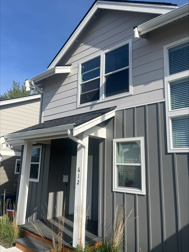 Building Photo - Newer 3 bedroom, 2.5 bath Home in Bellingham!