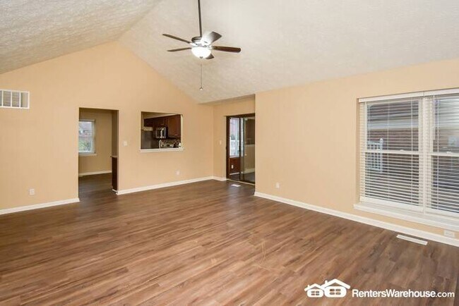 Foto del edificio - PRICE DROP! Beautiful Eagle Creek area new...
