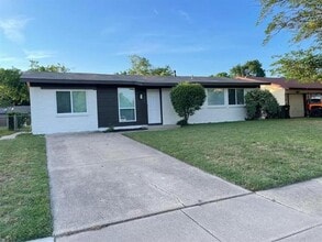 Building Photo - 1605 Hawthorne Ln