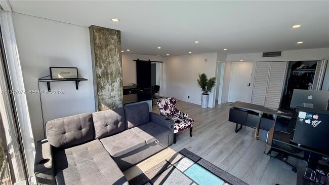 Foto del edificio - 16919 N Bay Rd