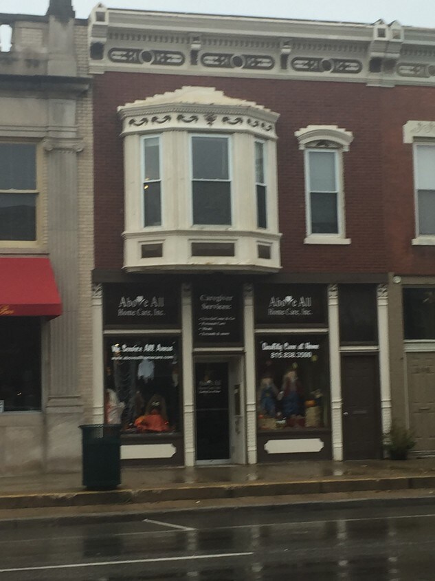 Primary Photo - 904 S State St