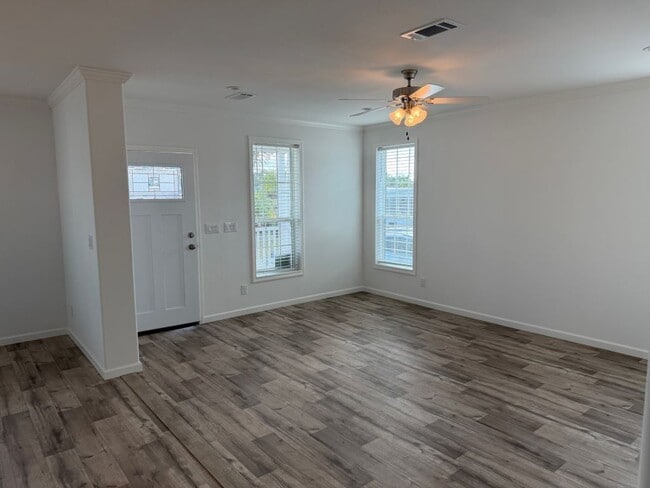 Building Photo - 310 8th St