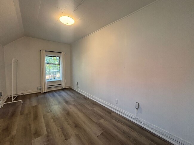 Photo du bâtiment - 1808 4th Av W