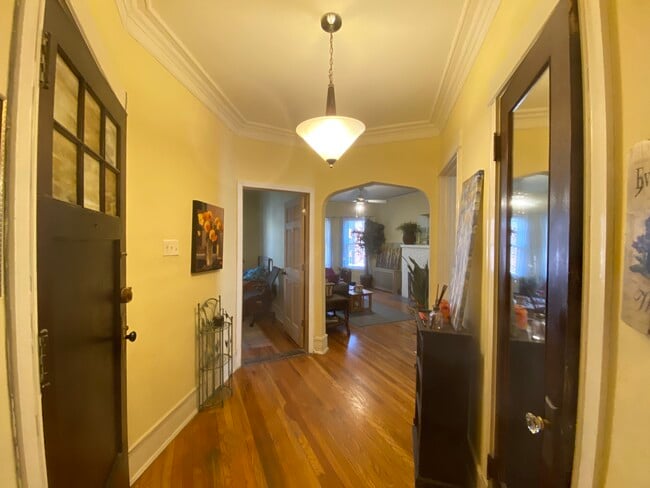 Foto del edificio - 5614 N Wayne Ave