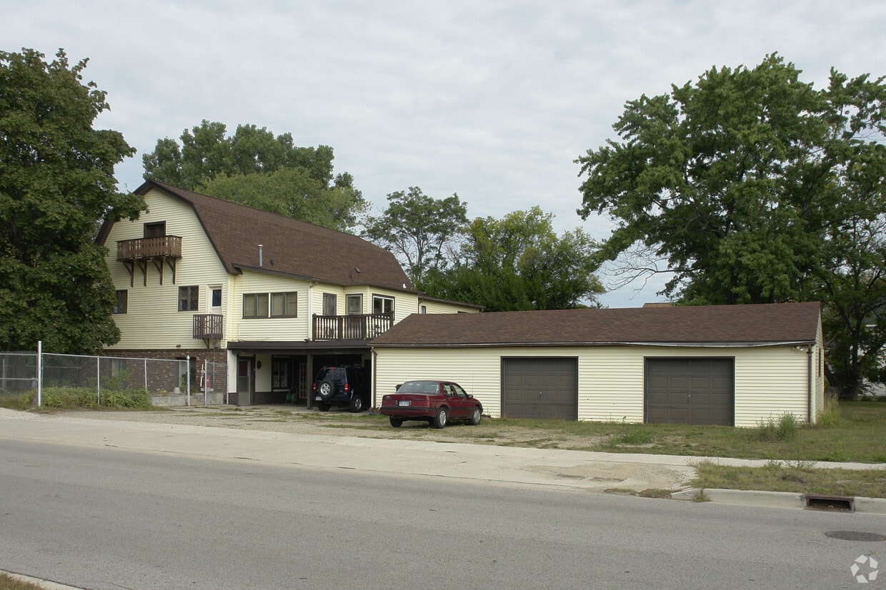 Building Photo - 569 Diekema Ave