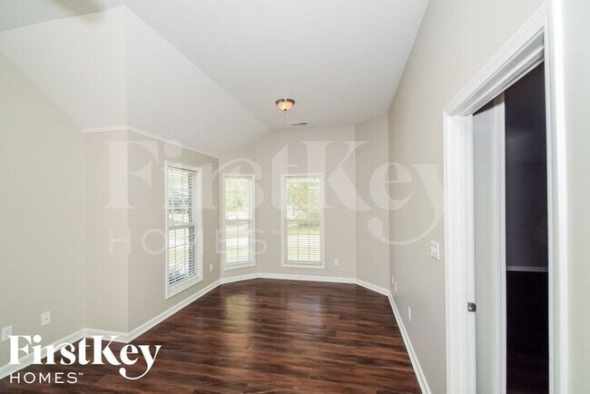 Building Photo - 1109 Village Trail