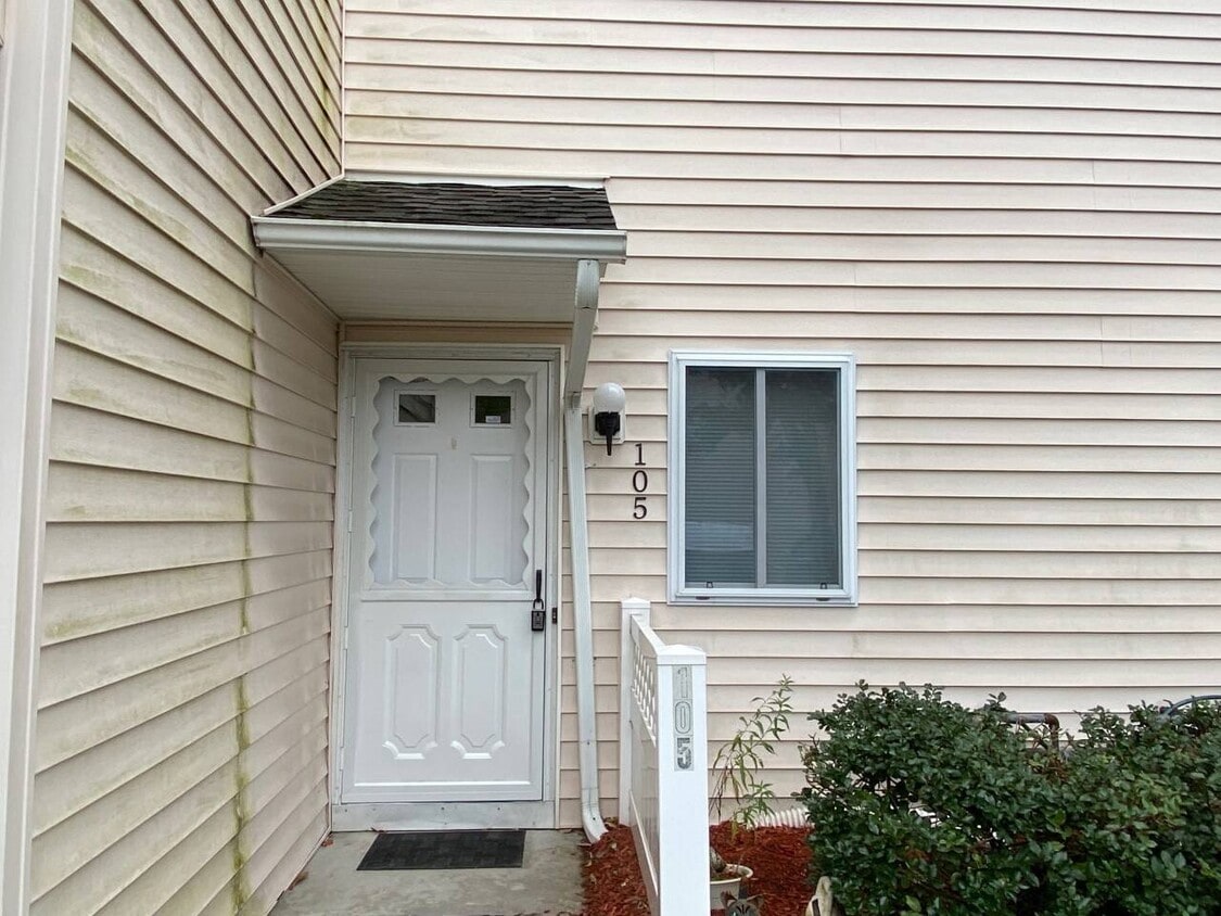 Foto principal - 105 Gregory Ct