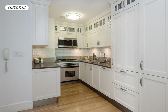 Foto del edificio - 27 W 72nd St