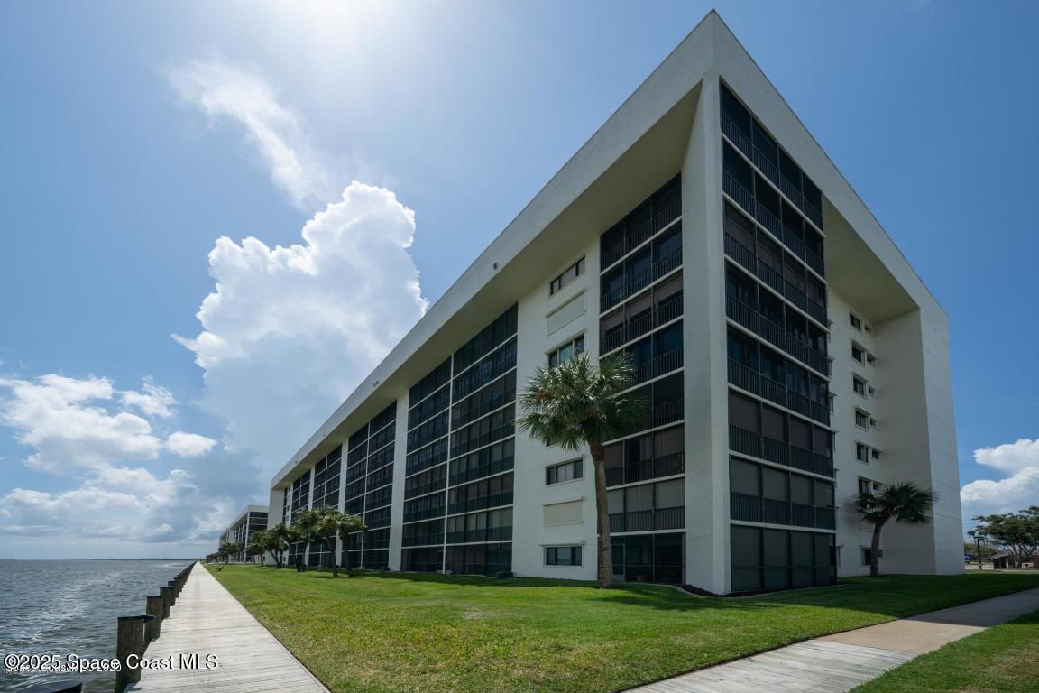 Foto principal - 200 S Sykes Creek Pkwy