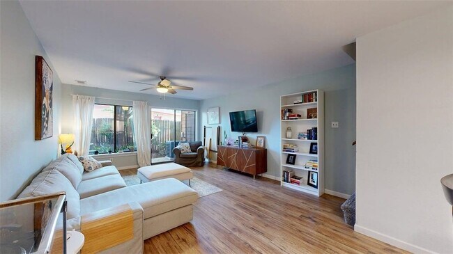 Foto del edificio - 4345 Carter Creek Pkwy