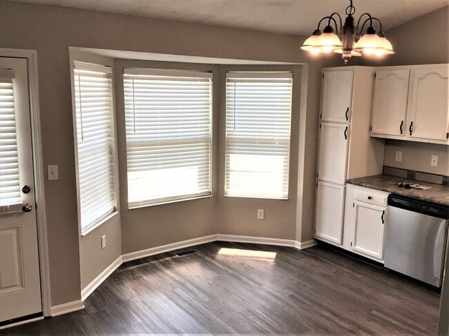 Building Photo - 221 Choctaw Cir