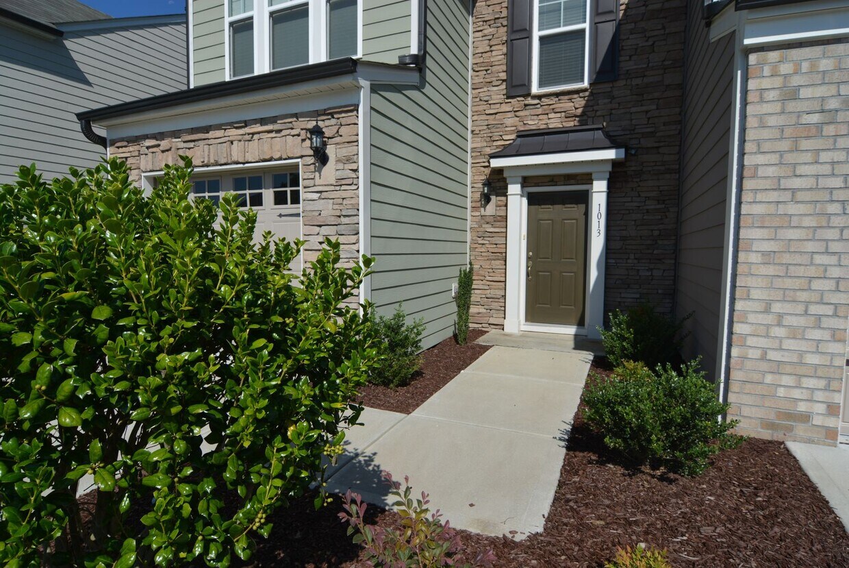Stylish End-Unit Townhome in Prime Southpo... - Stylish End-Unit Townhome in Prime Southpo...