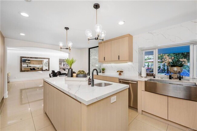 Foto del edificio - 3677 Eddingham Ave