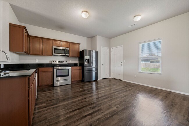 Building Photo - New Home Waiting For You!