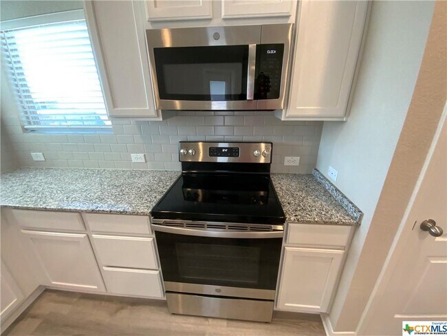 Foto del edificio - 7813 Lee Hall Loop