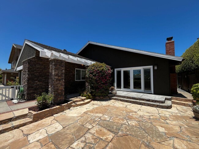 Foto del edificio - Charming 3-Bedroom Home with Heated Pool &...
