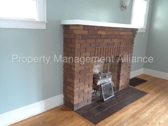Building Photo - 429 Elm St