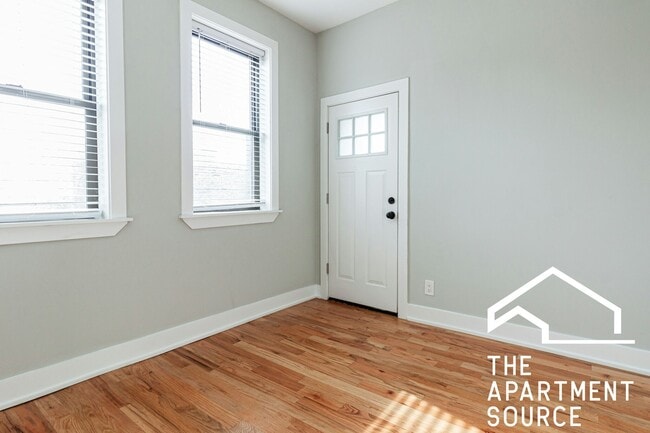 Photo - 637 W Oakdale Ave Apartment