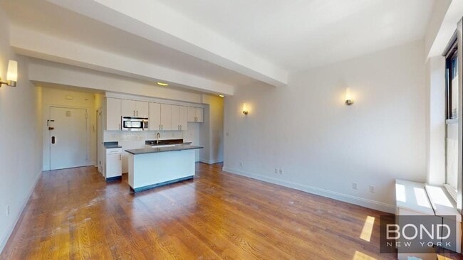 Building Photo - 160 W 73rd St
