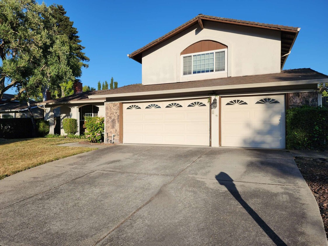 Foto principal - 2761 Canyon Creek Dr