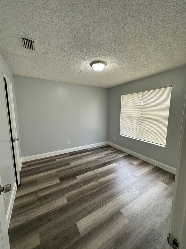 Building Photo - Fully renovated 3/2 Single-Family Home Available for Immediate rent!