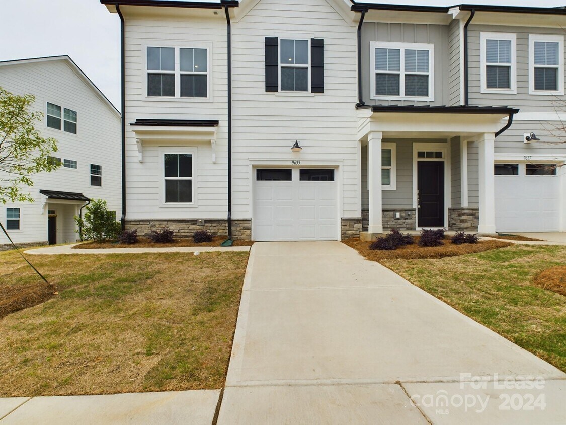 9633 Munsing Dr, Charlotte, NC 28269 Townhome Rentals in Charlotte NC