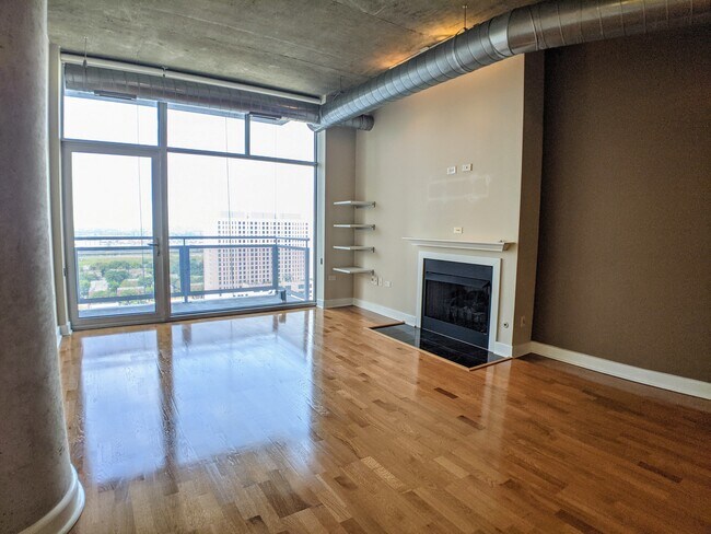 Building Photo - 1305 S Michigan Ave